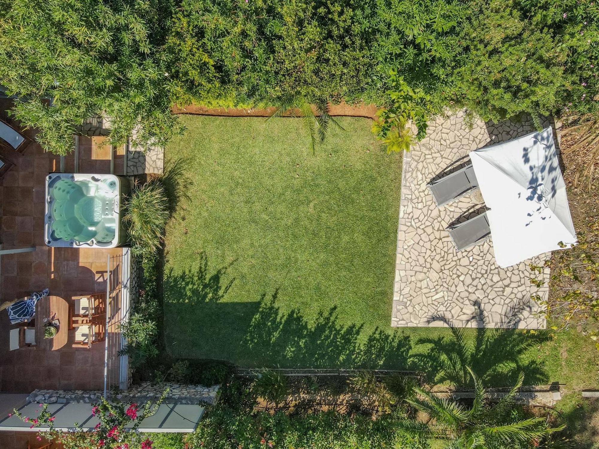 Klaritz Luxury Suites Lassi  Exterior photo